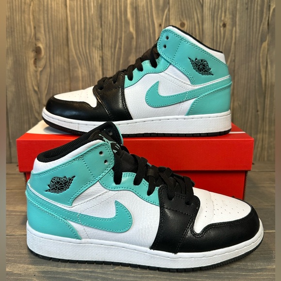 Jordan Shoes - Jordan 1 mid, size 6Y (7.5 in women’s sizing)